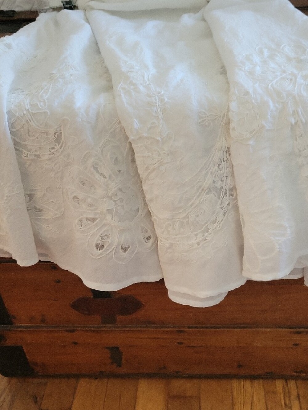 Chico's White Ruched Lace and Embroidered Skirt. Size 2 ( MED)